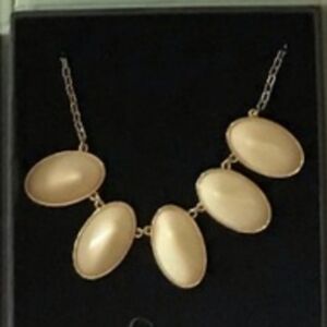 JM jewelmint RARE Briar Beauty Necklace